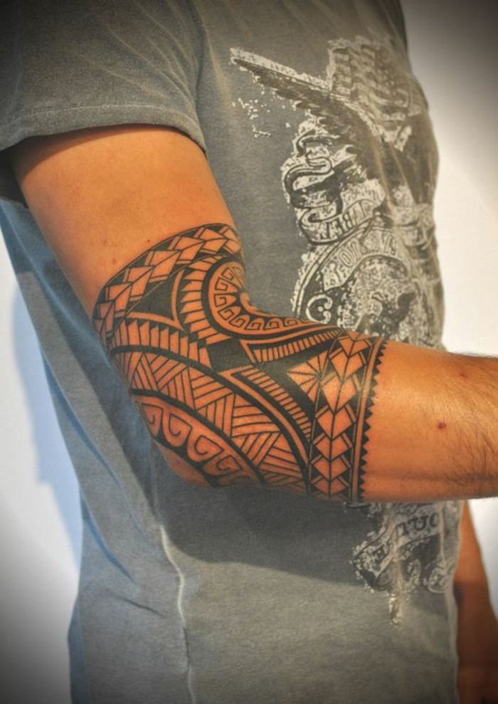 Tatuajes en codo para hombre - MrTatuajes.com