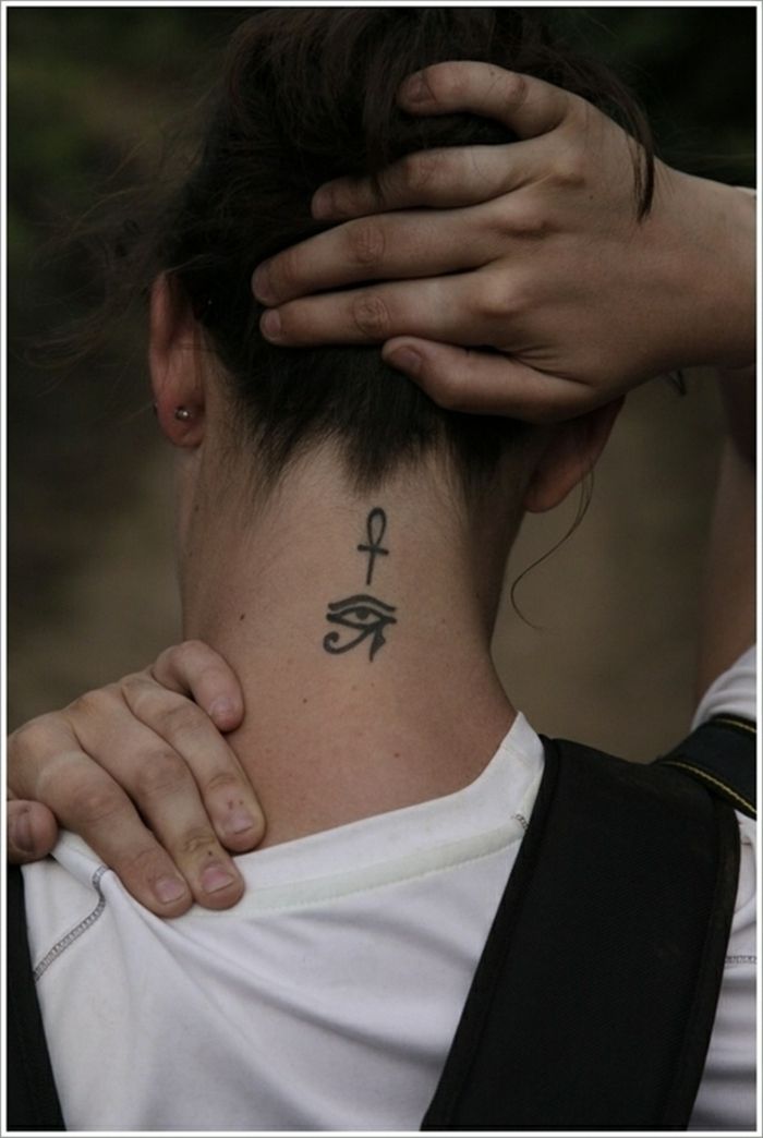 Tatuajes en nuca para hombre